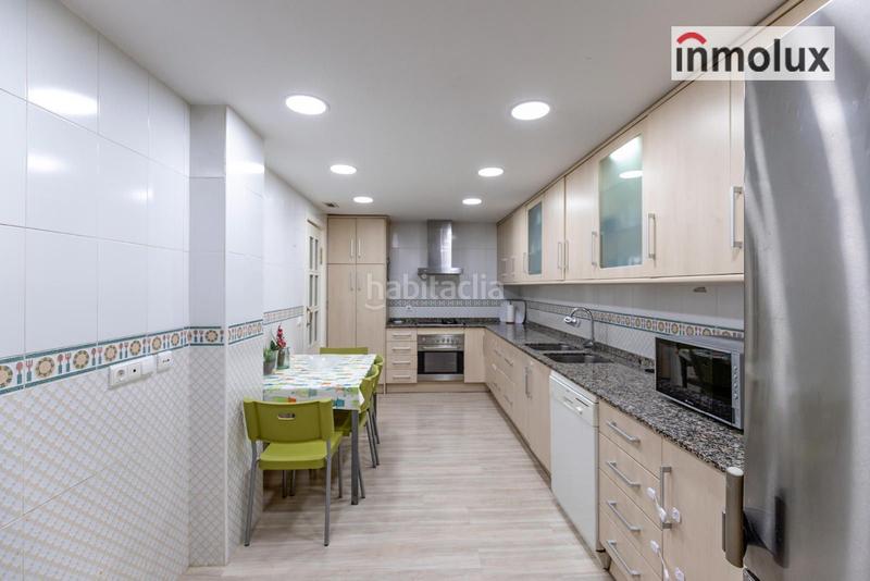 Foto c1e99d71-d3e6-435a-bca1-3c33812095d4. Alquiler piso alquiler larga temporada zona Mercado en Alicante