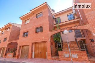 Reihenhaus  Calle monover 29. Adosado con amplio patio y garaje en mutxamel,