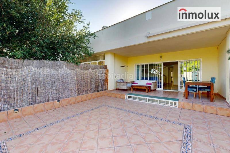 Foto a17c22b2-6f10-4aae-8bdf-e5b502df8d62. Casa adossada amb calefacció aparcament piscina a Alicante