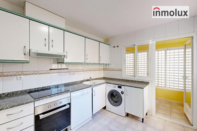 Foto a96d6b19-156d-4777-80aa-3158a7a0fde0. Casa adossada amb calefacció aparcament piscina a Alicante