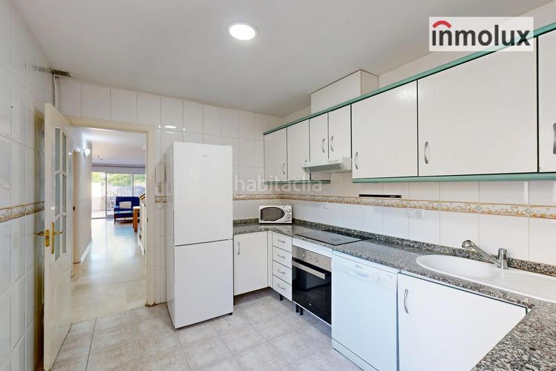 Foto f1fed53e-7cbf-4069-8cc1-031a97678408. Casa adossada amb calefacció aparcament piscina a Alicante