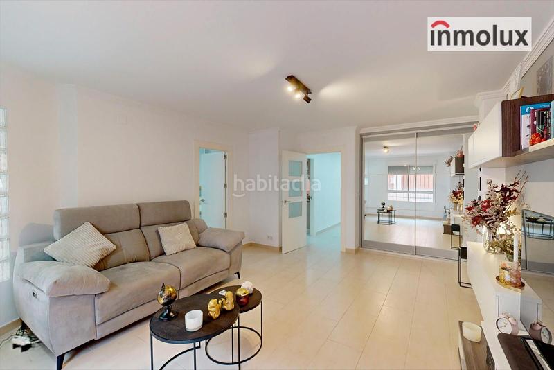 Foto cbaa00c5-cbf1-4786-bdc2-087a2c9b21e3. Piso  reformado de tres habitaciones San Gabriel en Alicante