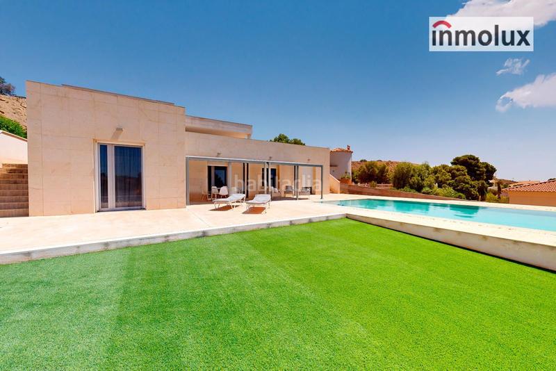 Foto a03a19ac-2bd1-4f54-b7d9-e365f7342588. Chalet con riscaldamento parcheggio piscina in Montnegre Alicante