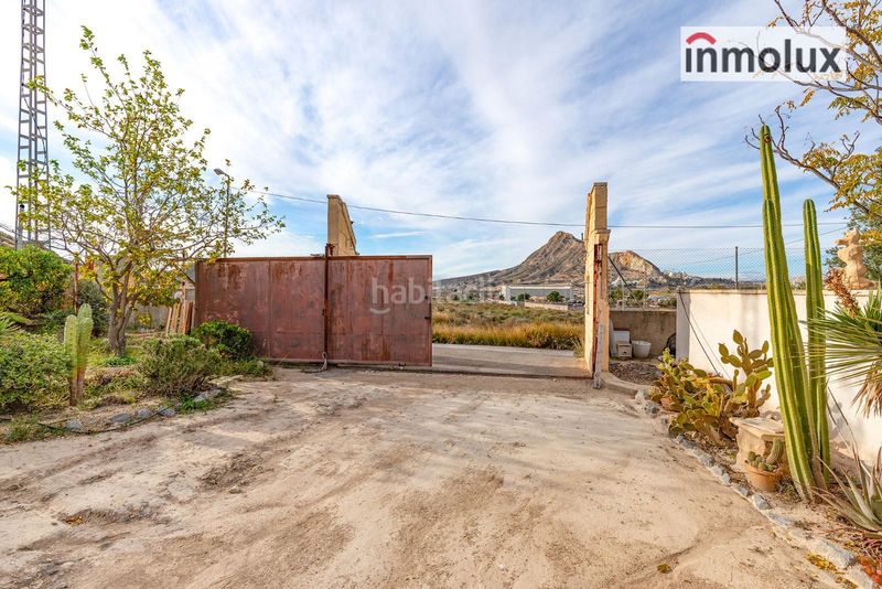 Foto b7f0d2c0-c7ce-42e0-9207-4b1ae1589c6b. Chalet casa de campo con parcela de 2.400 m y múltiples posibilidades en Alicante