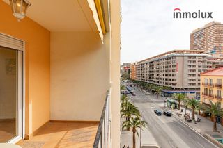 Pis  De la estación. Vivienda reformada con terraza en avenida de la estación