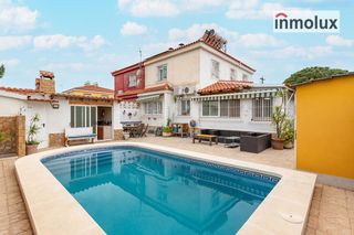 Casa adossada  Avenida haygon. Adosado pareado amplio con piscina privada en haygón