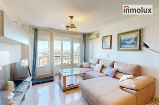 Flat  Avenida los jarales. Luminosa vivienda con garaje y trastero en zona ciudad jardín