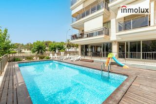 Penthouse  Calle tarragona. Ático dúplex de lujo con solárium y vistas panorámicas al medite