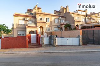 Casa adossada  Calle jorge manrique. Adosado en montecid
