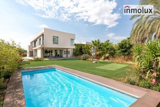Xalet  Calle reus. Villa de lujo de diseño moderno con piscina privada en peña las