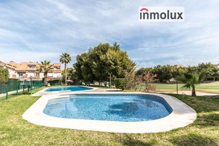 Reihenhaus  Avenida locutor vicente hipólito. Adosado con vistas al golf