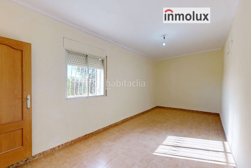 Foto a80eff45-a9fc-4c0b-bb4d-84a0c909122a. Xalet amb aparcament a Novelda