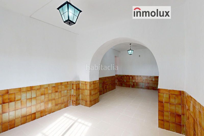 Foto f045c341-1df1-49e1-8a99-2fc76af754a8. Xalet amb aparcament a Novelda