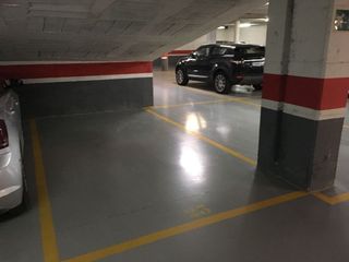 Parking coche en Carretera de Vic - Remei. Plaza de aparcamiento en venta en manresa