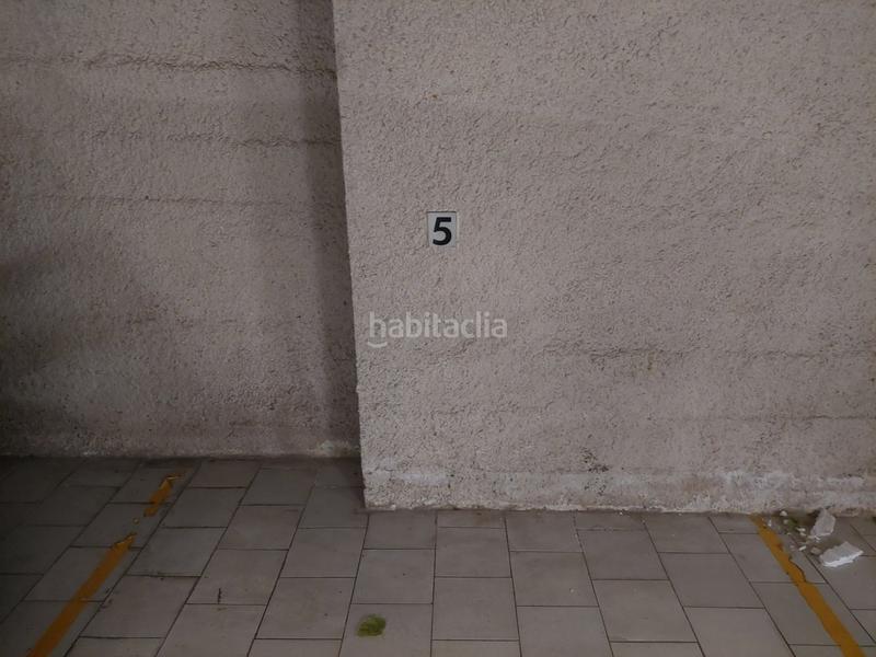 Foto d94ace3e-4e7a-4dd0-8bfd-82827307bdff. Parking voiture dans Plaça Catalunya Manresa