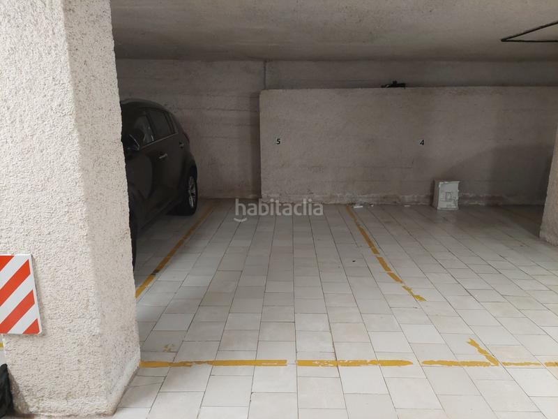 Foto df86c4d7-029c-43d0-95fc-ed17873f0476. Parking voiture dans Plaça Catalunya Manresa