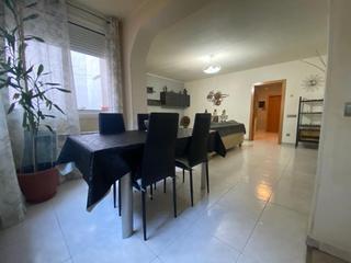 Planta baixa a Font dels Capellans - Sagrada Familia. Piso 3 habitaciones con inquilino en manresa