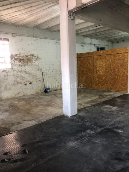 Foto 176335d6-10a4-4322-b151-84e42b7bb8c7. Local comercial a Poble Nou Manresa