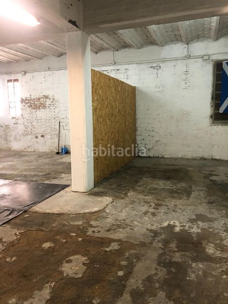 Foto 6d8a1928-e3c9-4883-b2a4-7a4184d840b2. Local comercial a Poble Nou Manresa