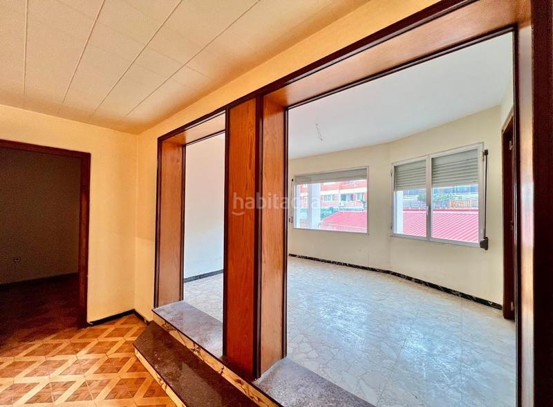 Foto e7e4b56d-e765-49c3-8b0a-65f15259f052. Building in Plaça Catalunya Manresa