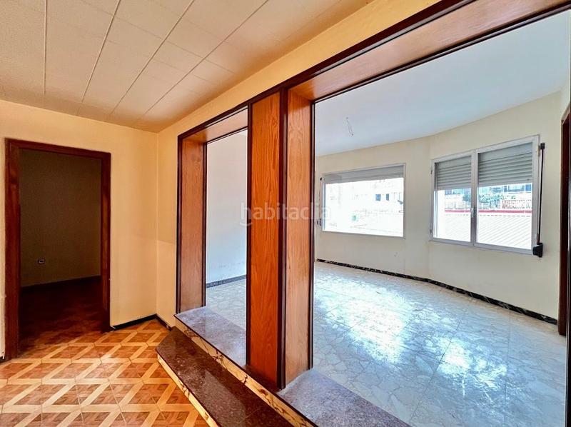 Foto f47d6153-b68d-41c7-a531-2e0c0e46c498. Building in Plaça Catalunya Manresa