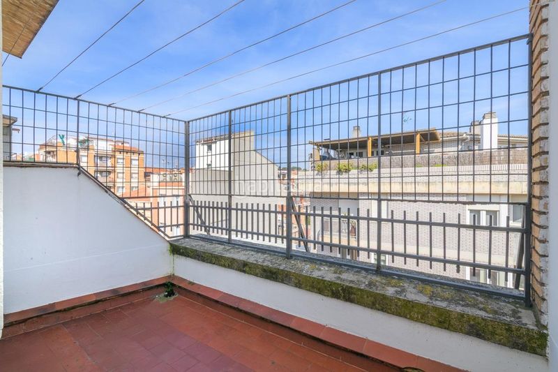 Foto 5ae85ec3-f43d-45ed-9f23-f2410d6cc97d. Àtic amb calefacció aparcament a Poble Nou Manresa