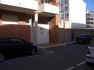 Car parking in Calle marius torres 5