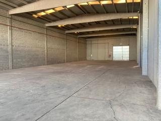 Location Bâtiment à usage industriel  Carrer les verdunes. Estupenda nave industrial entre medianeras de 717 m2, con patio