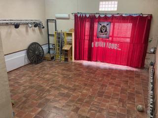 Lloguer Local Comercial a Golmés. Estupendo local comercial, totalmente equipado y listo para mont