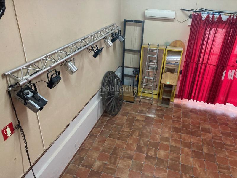 Foto 72dd8432-8792-43f3-b801-73160e5db314. Lloguer local comercial a Golmés
