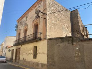 Casa a Bellcaire dUrgell. Casa seorial a reformar, ideal para habilitar como casa de turi