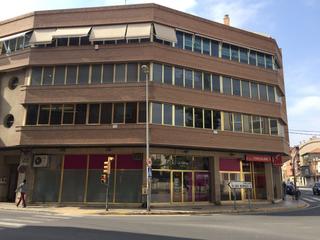 Miete Büro in Carrer cardenal domènech 2. Preciosa oficina, situada en la zona centrocomercial de la ciuda