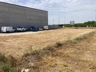 Lloguer Terreny residencial a Bassots 6. Parcela industrial de 1.059 m2 en alquiler