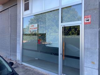 Lloguer Local Comercial a Carrer montsec 4. Estupendo local comercial totalmente equipado, ideal para montar