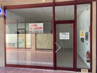 Location Local commercial à Carrer cardenal domènech 50. Estupendo local comercial muy económico, situado en las galerías