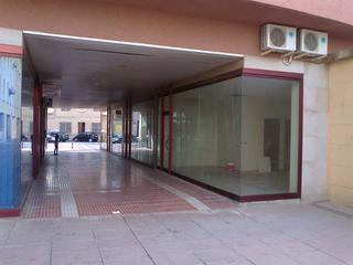 Lloguer Local Comercial a Carrer cardenal domènech 50. Estupendo local comercial muy económico, situado en las galerías