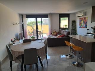 Maison jumelée  Onze de setembre. Estupenda casa adosada seminueva en la localidad del poal