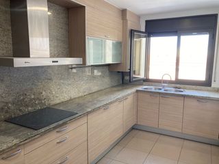 Duplex in Avinguda de la pau 26. Precioso dúplex situado en la mejor zona de mollerussa, la aving