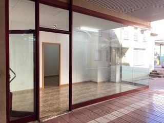 Lloguer Local Comercial a Carrer domenec cardenal 48. Estupendo local comercial, totalmente equipado y muy económico