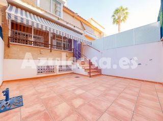 Casa adossada en Cabo de las Huertas. Estupendo adosado en venta de 5 dormitorios y 4 ba�os en la excl