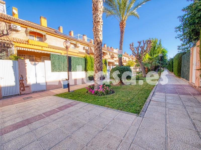 Foto 1812137f-e4fd-4506-9990-aed7829a6e23. Casa adossada amb calefacció aparcament piscina a Alicante