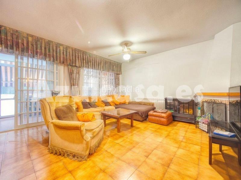 Foto 8e58874d-3dff-4d80-b117-4d9d9a6c9f72. Casa adossada amb calefacció aparcament piscina a Alicante