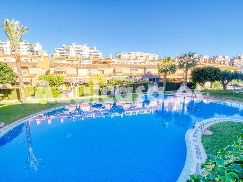 Foto c7a13e81-0ee4-4474-a9cf-7bf300ddca40. Casa adossada amb calefacció aparcament piscina a Alicante