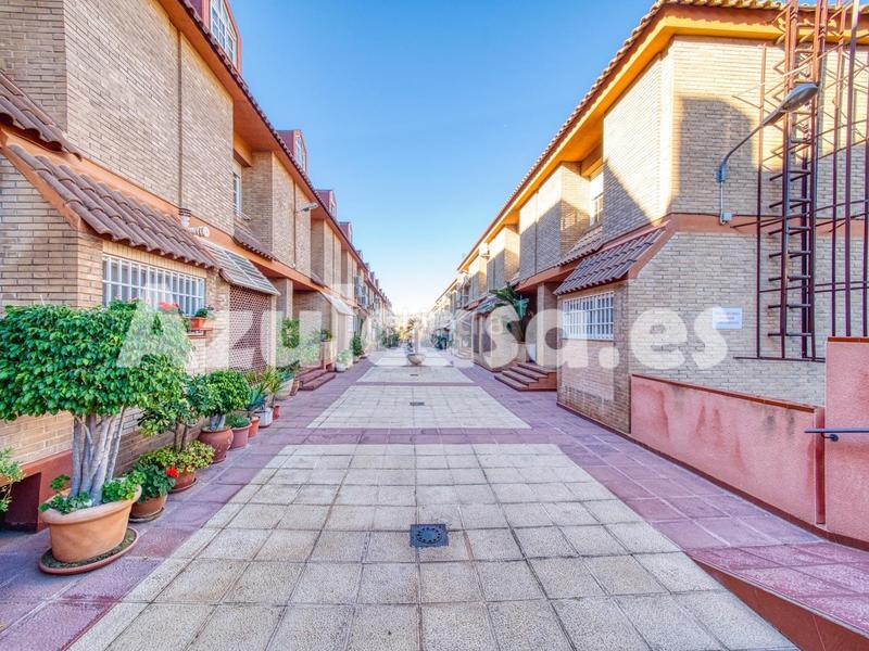 Foto d6216120-a571-4ea0-adf4-59f2b97f1d07. Casa adossada amb calefacció aparcament piscina a Alicante