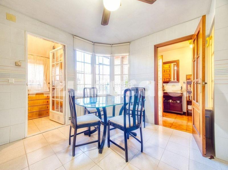 Foto e2aed908-1686-4c86-b10f-8c242b2ee63a. Casa adossada amb calefacció aparcament piscina a Alicante