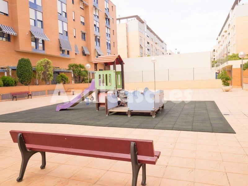 Foto 31087f5f-6b5a-4f1d-a7dc-bb2f7c355f32. Miete etagenwohnung mit parking pool in Garbinet - Parque de las Avenidas Alicante