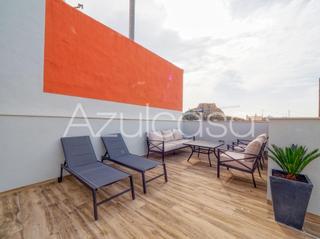 tic en Mercado. Espectacular tico en venta de 3 dormitorios y 2 baos con solr