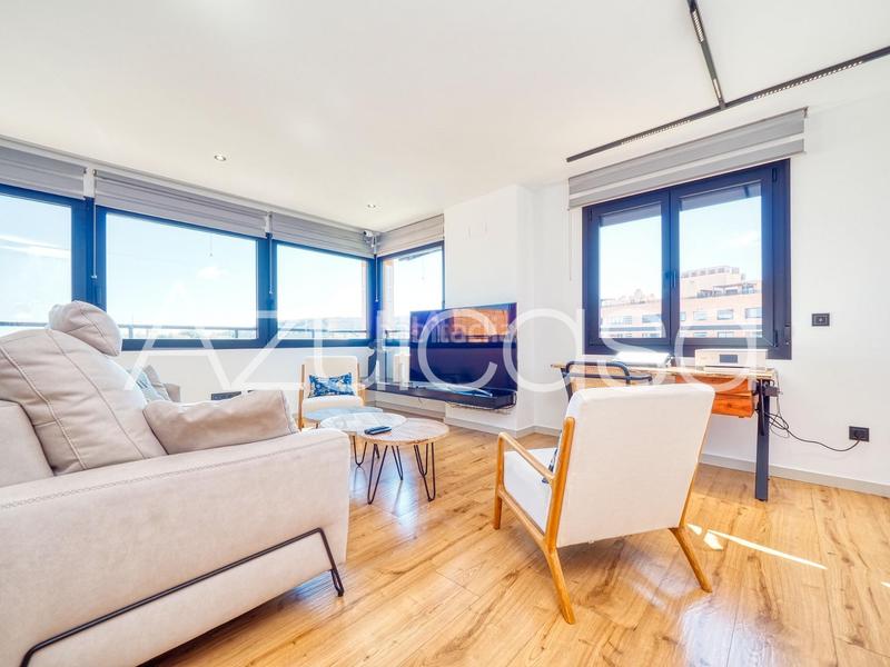 Foto 26fcbcfa-a23a-4599-8bc7-7a1f7e354ab0. Ático  de 3 dormitorios en gran vía en Garbinet - Parque de las Avenidas Alicante