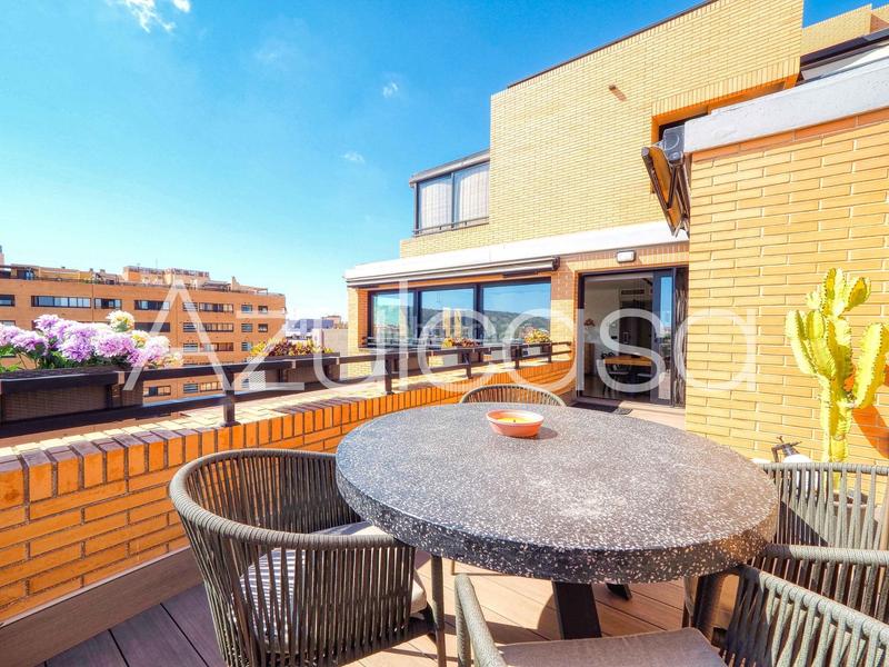 Foto c56ca2bc-82ba-4f32-9ca9-757e7bb9c95c. Ático  de 3 dormitorios en gran vía en Garbinet - Parque de las Avenidas Alicante