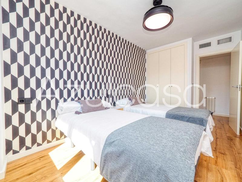 Foto cb65df39-3d0c-4d04-9a83-306e036a3bfd. Ático  de 3 dormitorios en gran vía en Garbinet - Parque de las Avenidas Alicante